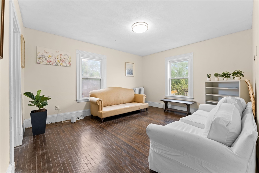 15 Centervale Park
