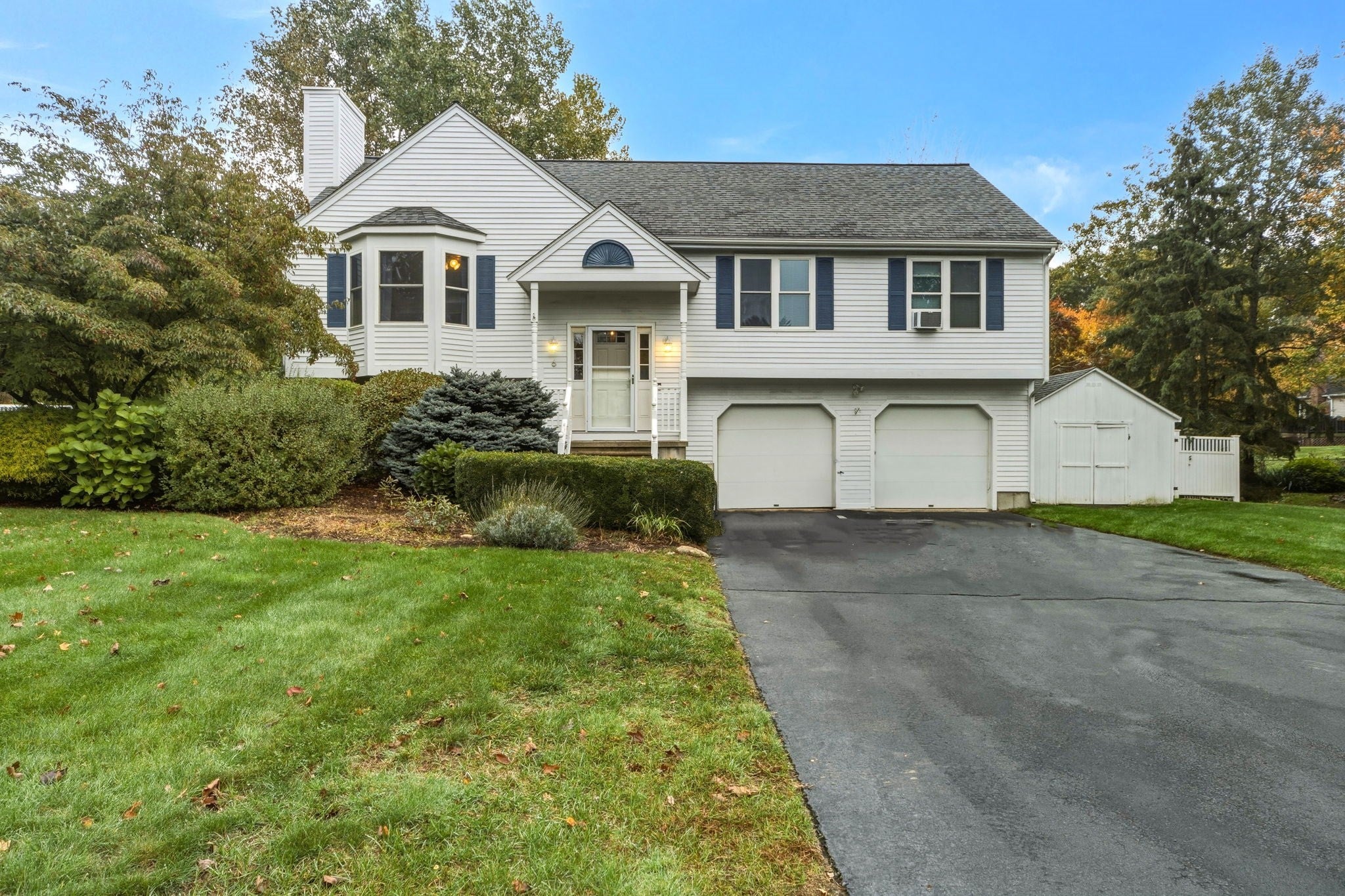 Photo of 6 Clover Hill Road, Sutton, MA