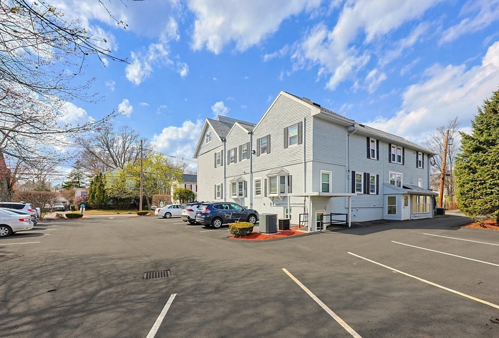 12 Benton St 4