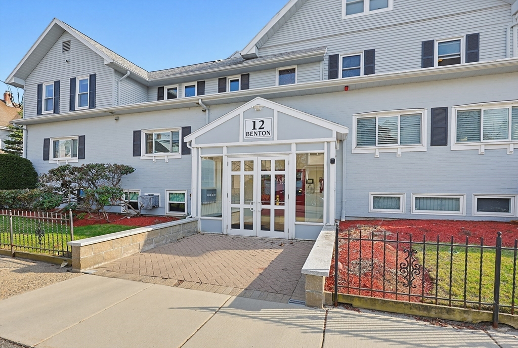 12 Benton St 4