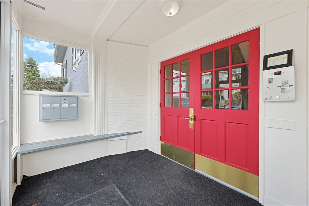 12 Benton St 4