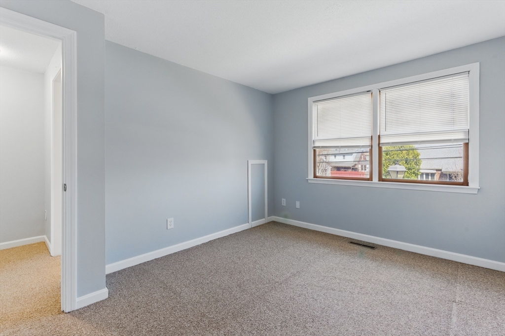 Chicopee, Massachusetts 01013, United States, 2 Bedrooms Bedrooms, ,2 BathroomsBathrooms,Residential,Pending,108211