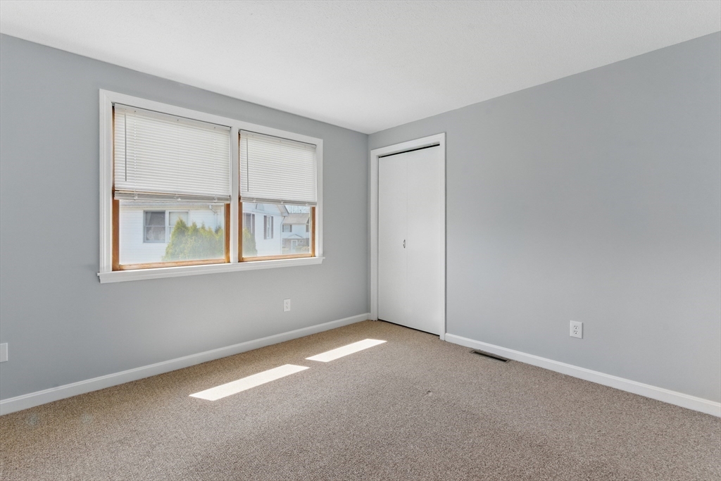 Chicopee, Massachusetts 01013, United States, 2 Bedrooms Bedrooms, ,2 BathroomsBathrooms,Residential,Pending,108211