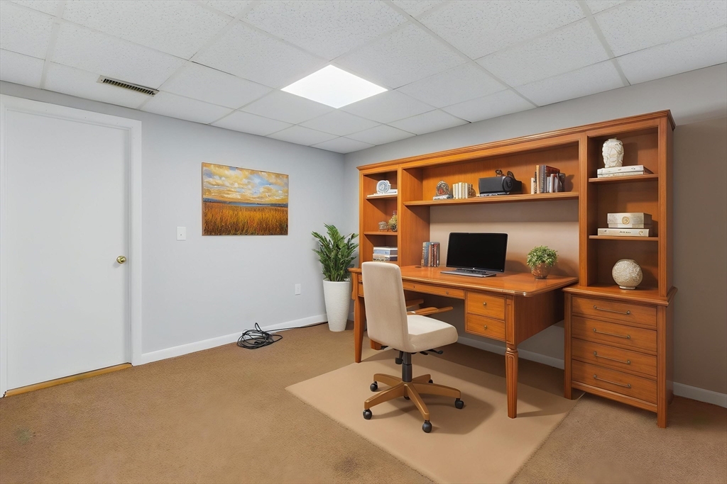 Chicopee, Massachusetts 01013, United States, 2 Bedrooms Bedrooms, ,2 BathroomsBathrooms,Residential,Pending,108211