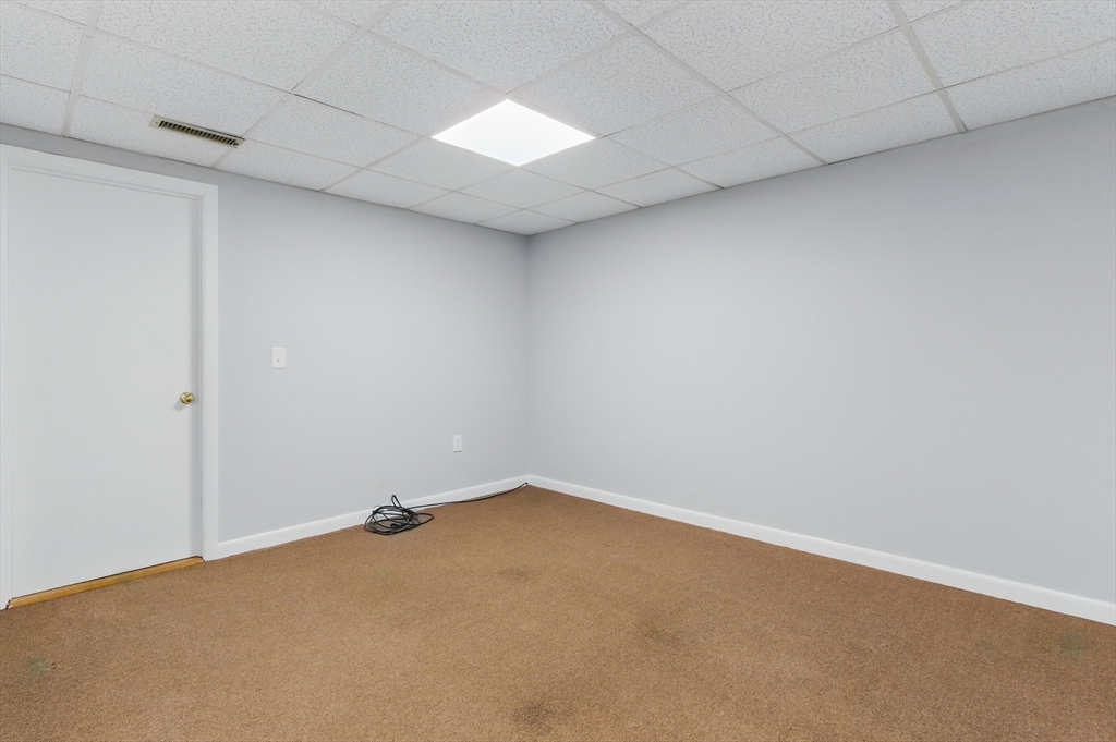 Chicopee, Massachusetts 01013, United States, 2 Bedrooms Bedrooms, ,2 BathroomsBathrooms,Residential,Pending,108211