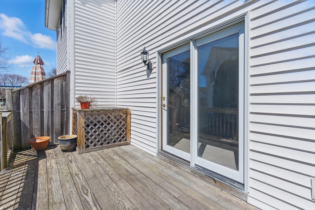 Chicopee, Massachusetts 01013, United States, 2 Bedrooms Bedrooms, ,2 BathroomsBathrooms,Residential,Pending,108211