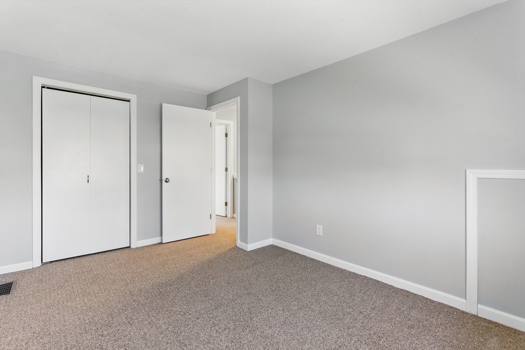 Chicopee, Massachusetts 01013, United States, 2 Bedrooms Bedrooms, ,2 BathroomsBathrooms,Residential,Pending,108211