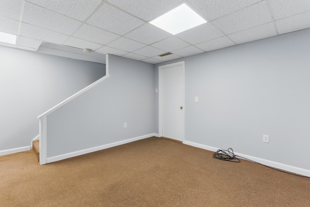 Chicopee, Massachusetts 01013, United States, 2 Bedrooms Bedrooms, ,2 BathroomsBathrooms,Residential,Pending,108211