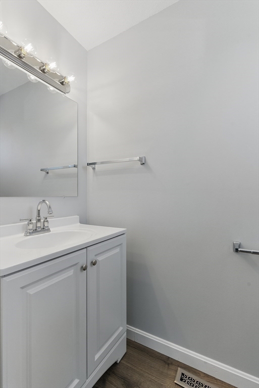 Chicopee, Massachusetts 01013, United States, 2 Bedrooms Bedrooms, ,2 BathroomsBathrooms,Residential,Pending,108211