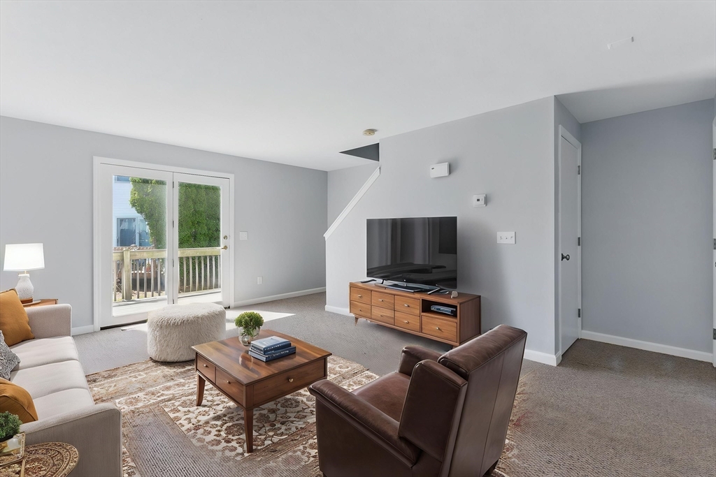 Chicopee, Massachusetts 01013, United States, 2 Bedrooms Bedrooms, ,2 BathroomsBathrooms,Residential,Pending,108211