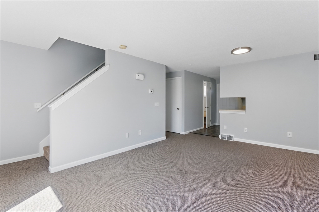 Chicopee, Massachusetts 01013, United States, 2 Bedrooms Bedrooms, ,2 BathroomsBathrooms,Residential,Pending,108211