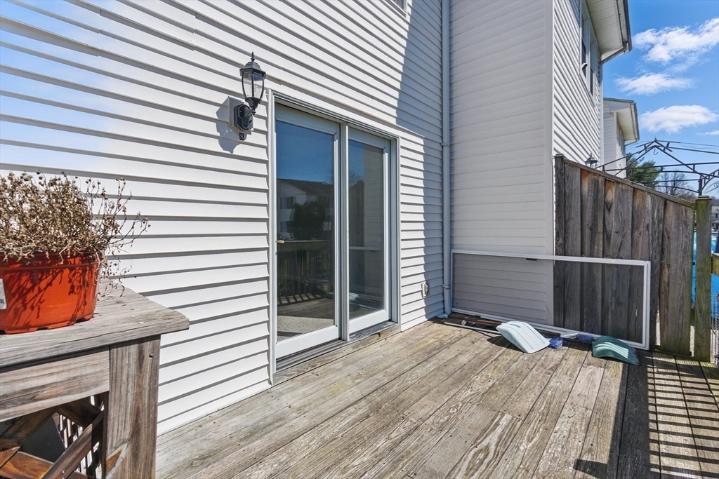 Chicopee, Massachusetts 01013, United States, 2 Bedrooms Bedrooms, ,2 BathroomsBathrooms,Residential,Pending,108211