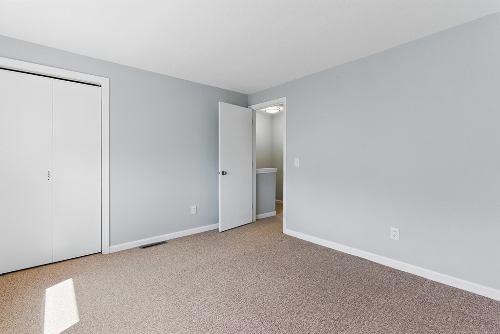 Chicopee, Massachusetts 01013, United States, 2 Bedrooms Bedrooms, ,2 BathroomsBathrooms,Residential,Pending,108211