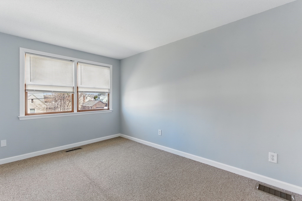 Chicopee, Massachusetts 01013, United States, 2 Bedrooms Bedrooms, ,2 BathroomsBathrooms,Residential,Pending,108211