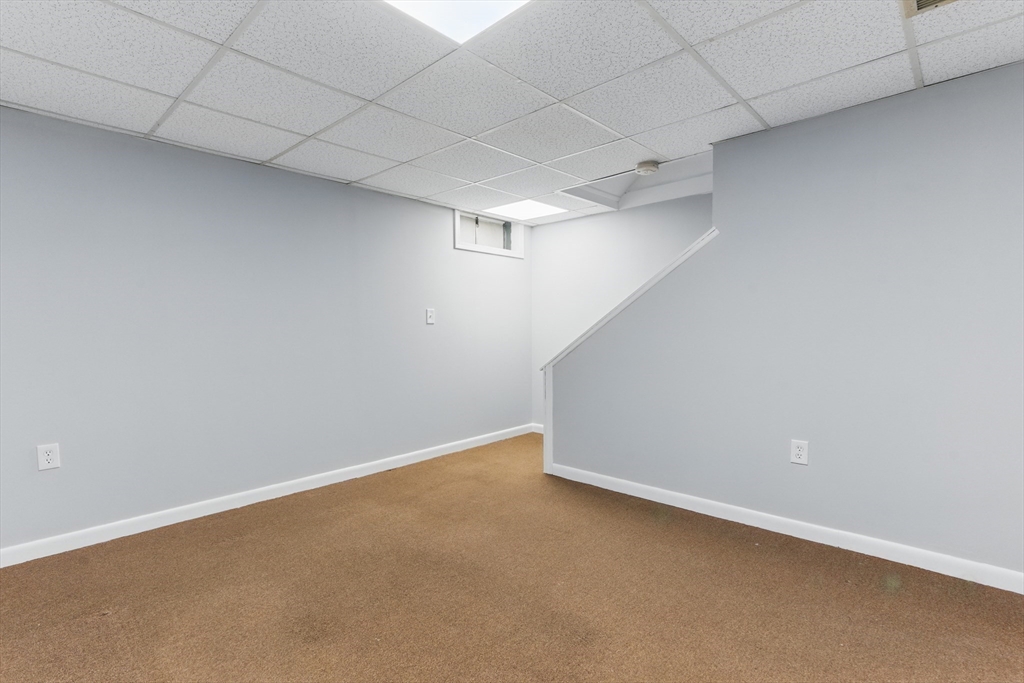 Chicopee, Massachusetts 01013, United States, 2 Bedrooms Bedrooms, ,2 BathroomsBathrooms,Residential,Pending,108211