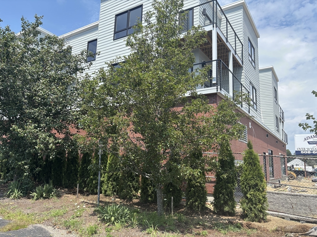 1391 Main Street 304