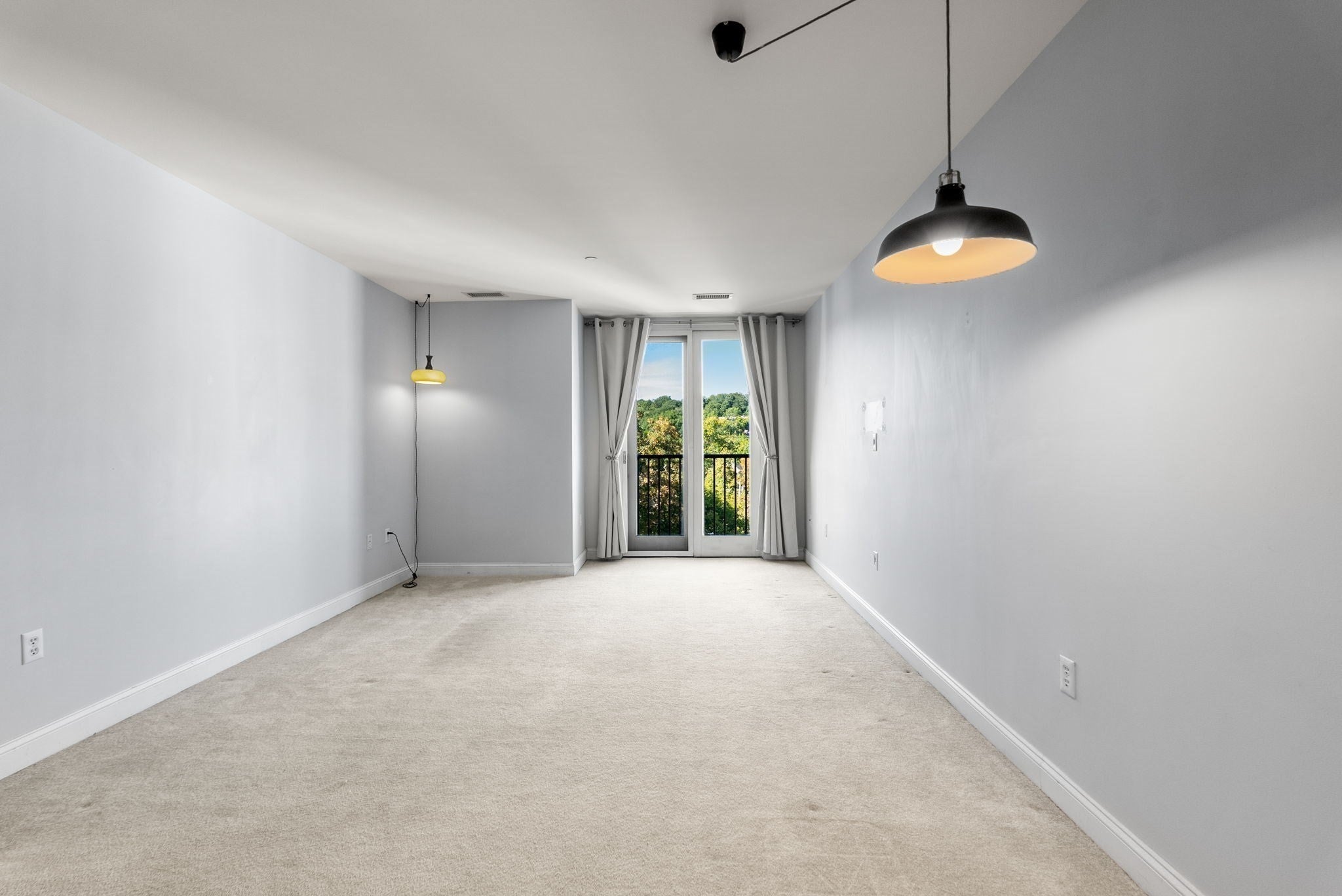 327 Centre St 206B