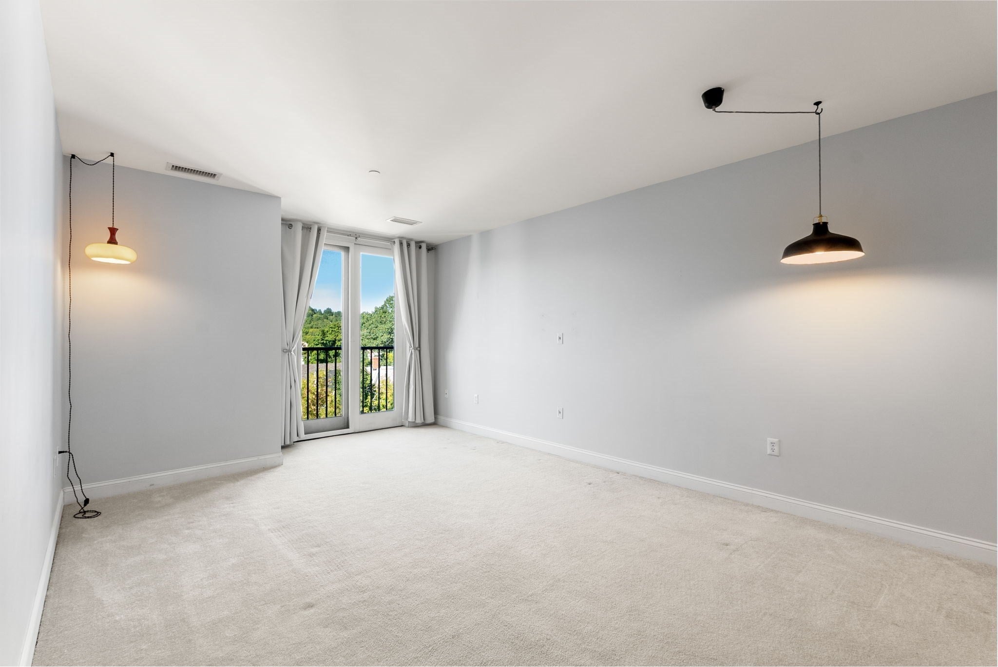 327 Centre St 206B