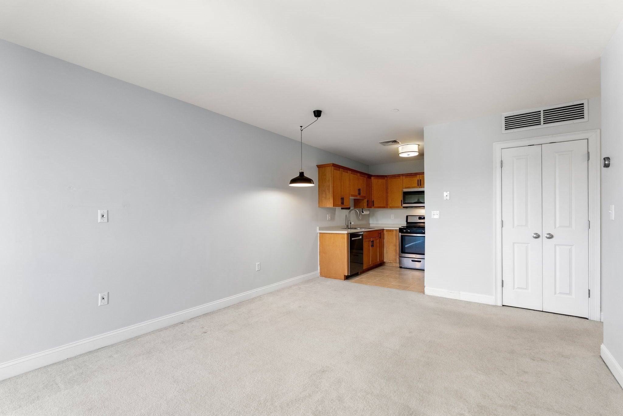 327 Centre St 206B