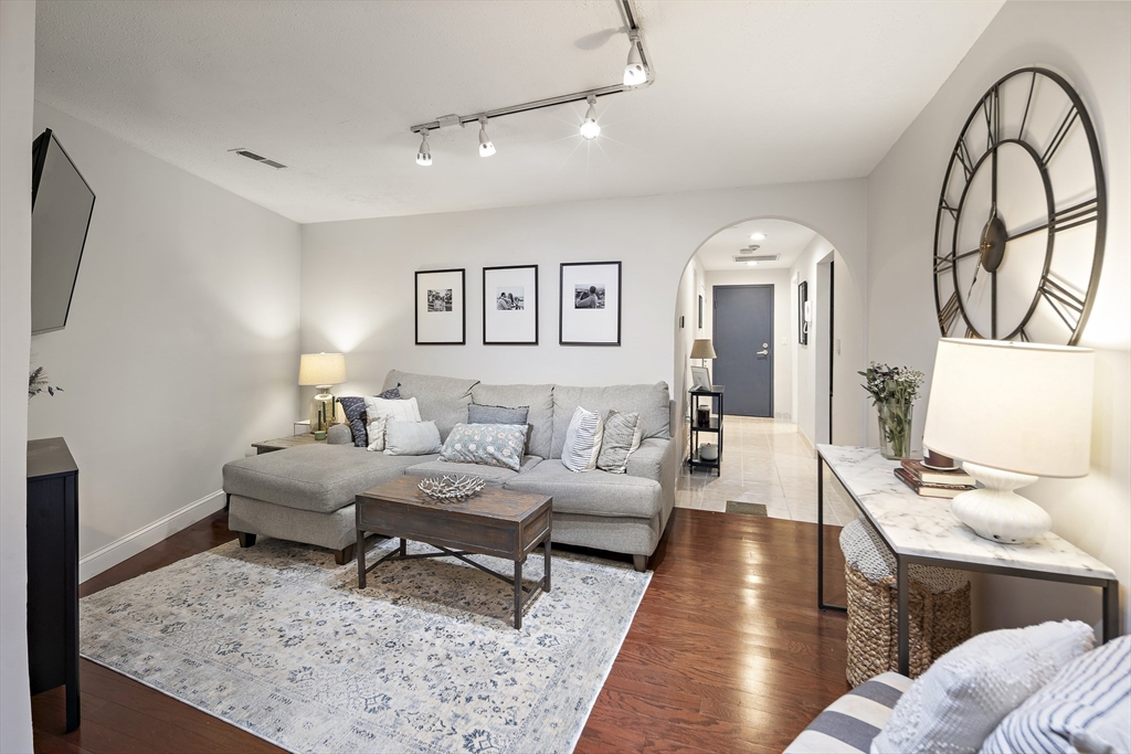 356-358 Main St 3