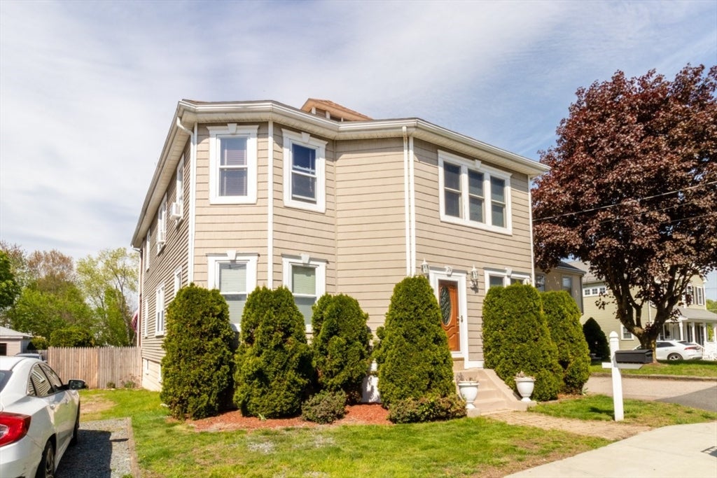 24 Short St