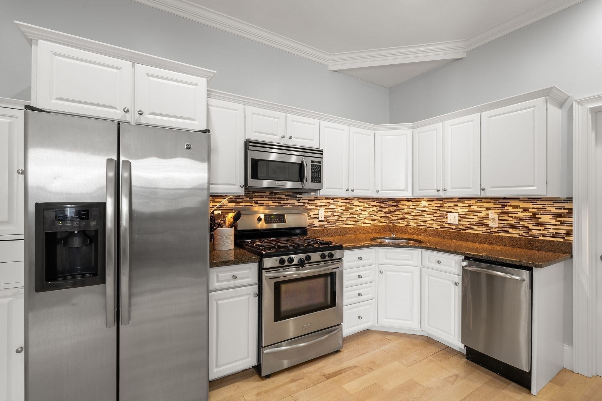 534 E 5th St #1, Boston, MA Photo #6