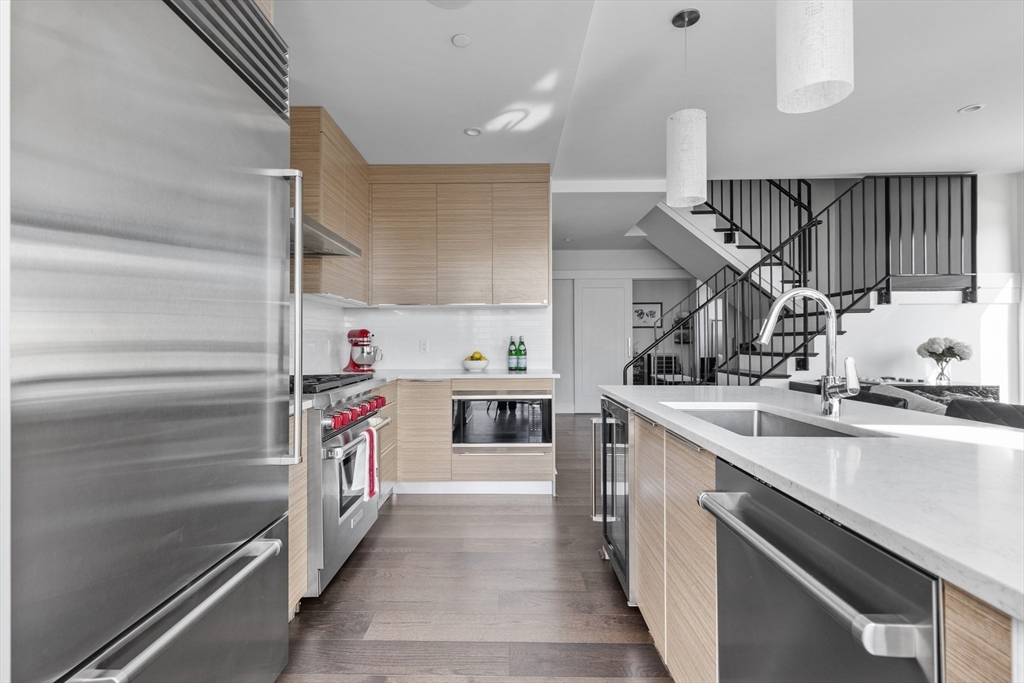 14 West Broadway 707