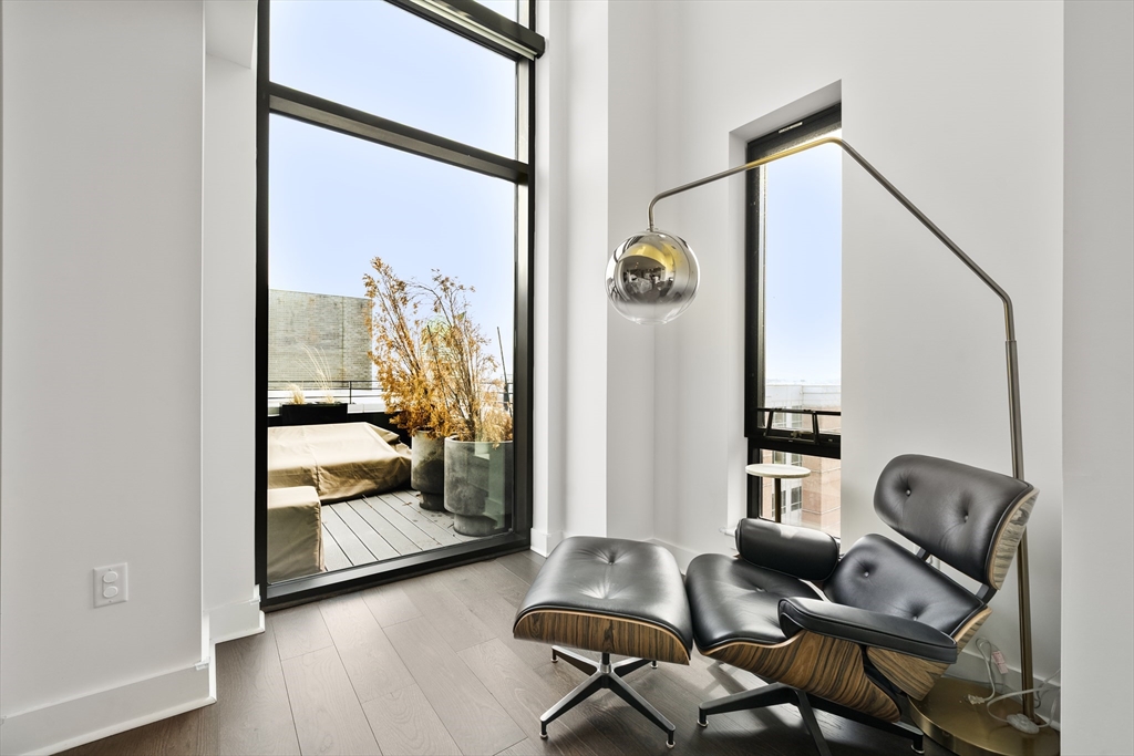 14 West Broadway 707