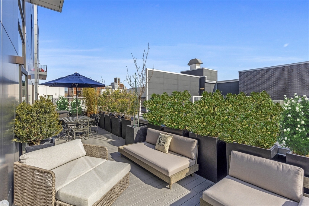 14 West Broadway 707