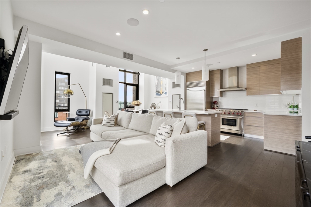 14 West Broadway 707