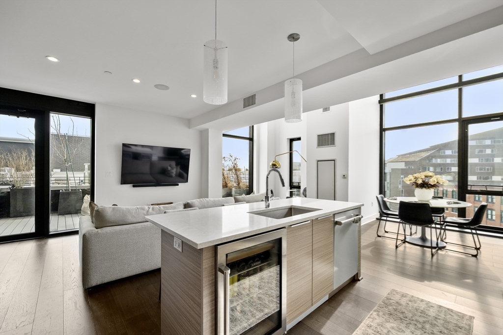 14 West Broadway 707