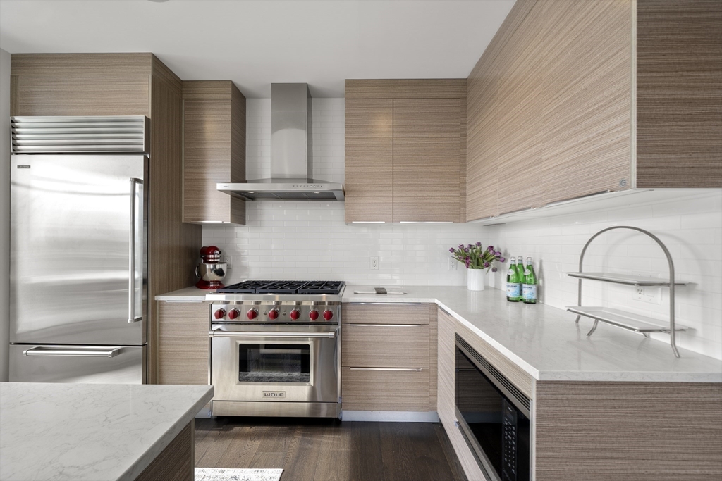 14 West Broadway 707