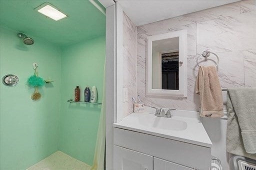 508 Rollstone St, Fitchburg, MA, 508 Rollstone St, Fitchburg, MA Photo #20
