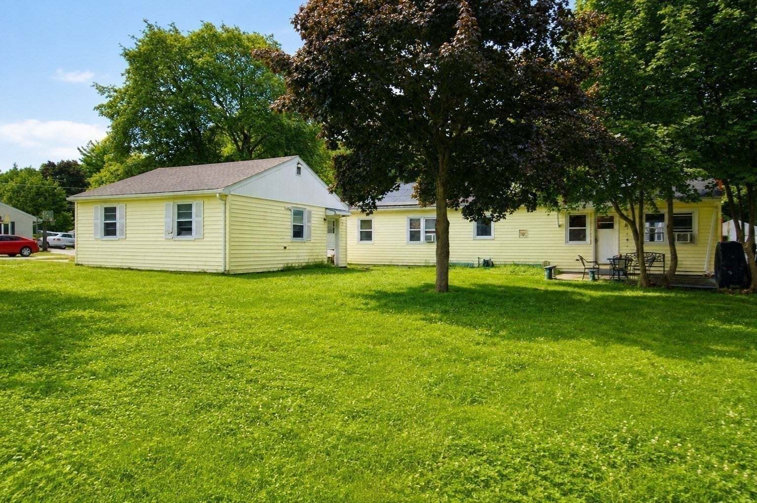 27 Feeding Hills Rd