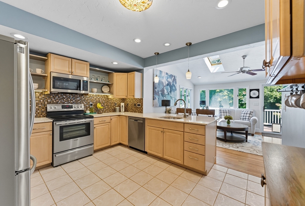 27 Joclyn Ave