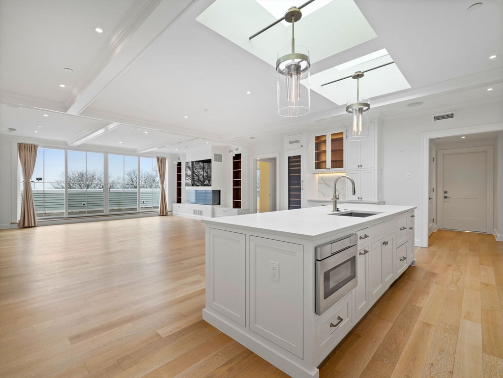 37 Farragut Rd PH8
