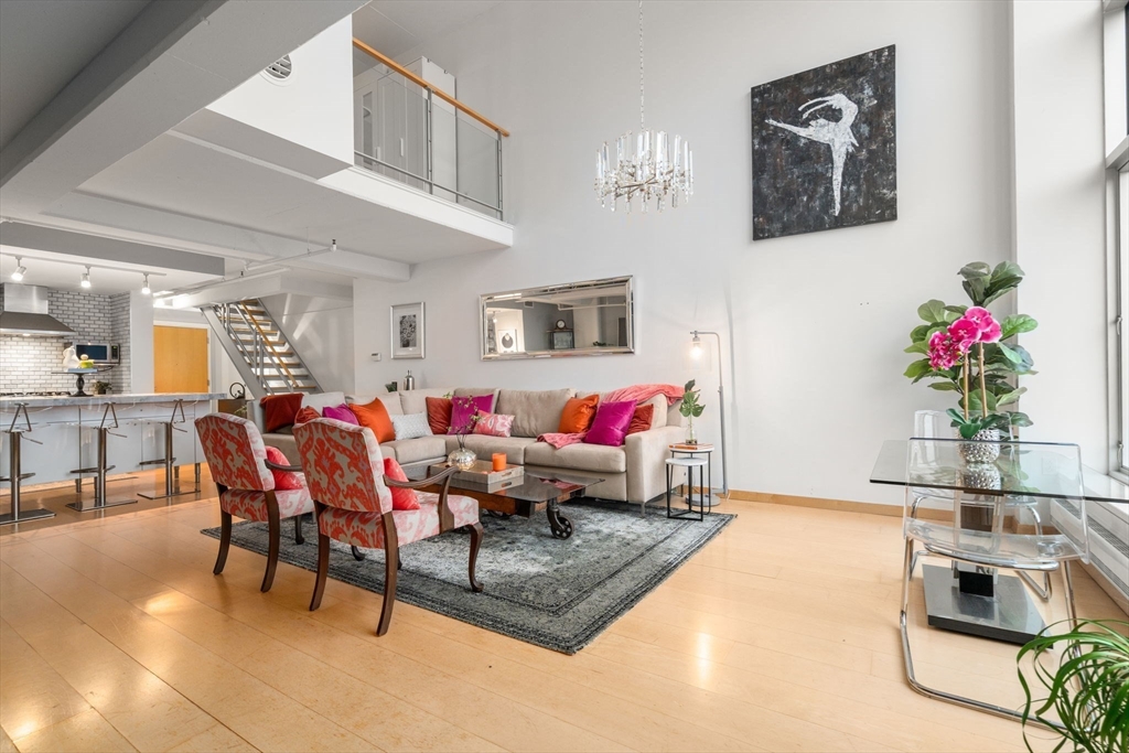 25 Channel Center St 807