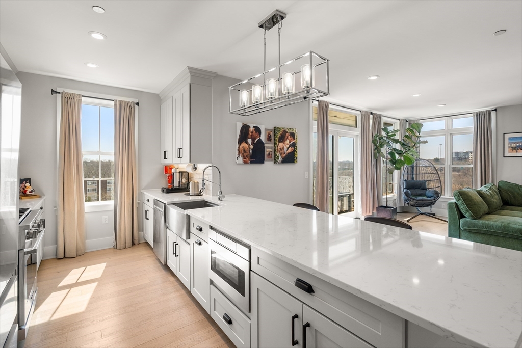 11 Oak Grove Ter 301