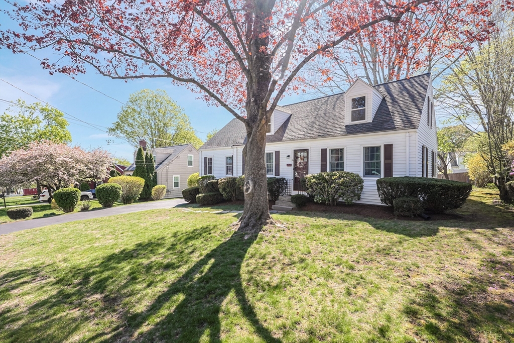37 Hillshire Ln