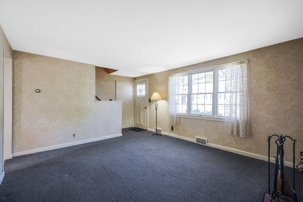 37 Hillshire Ln