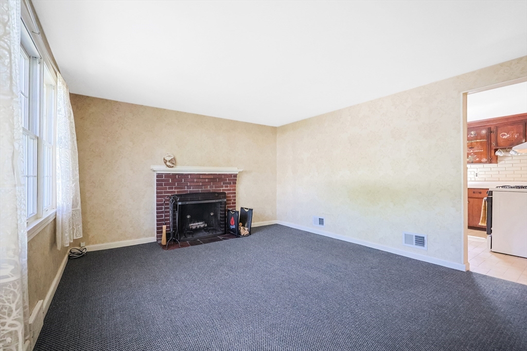37 Hillshire Ln
