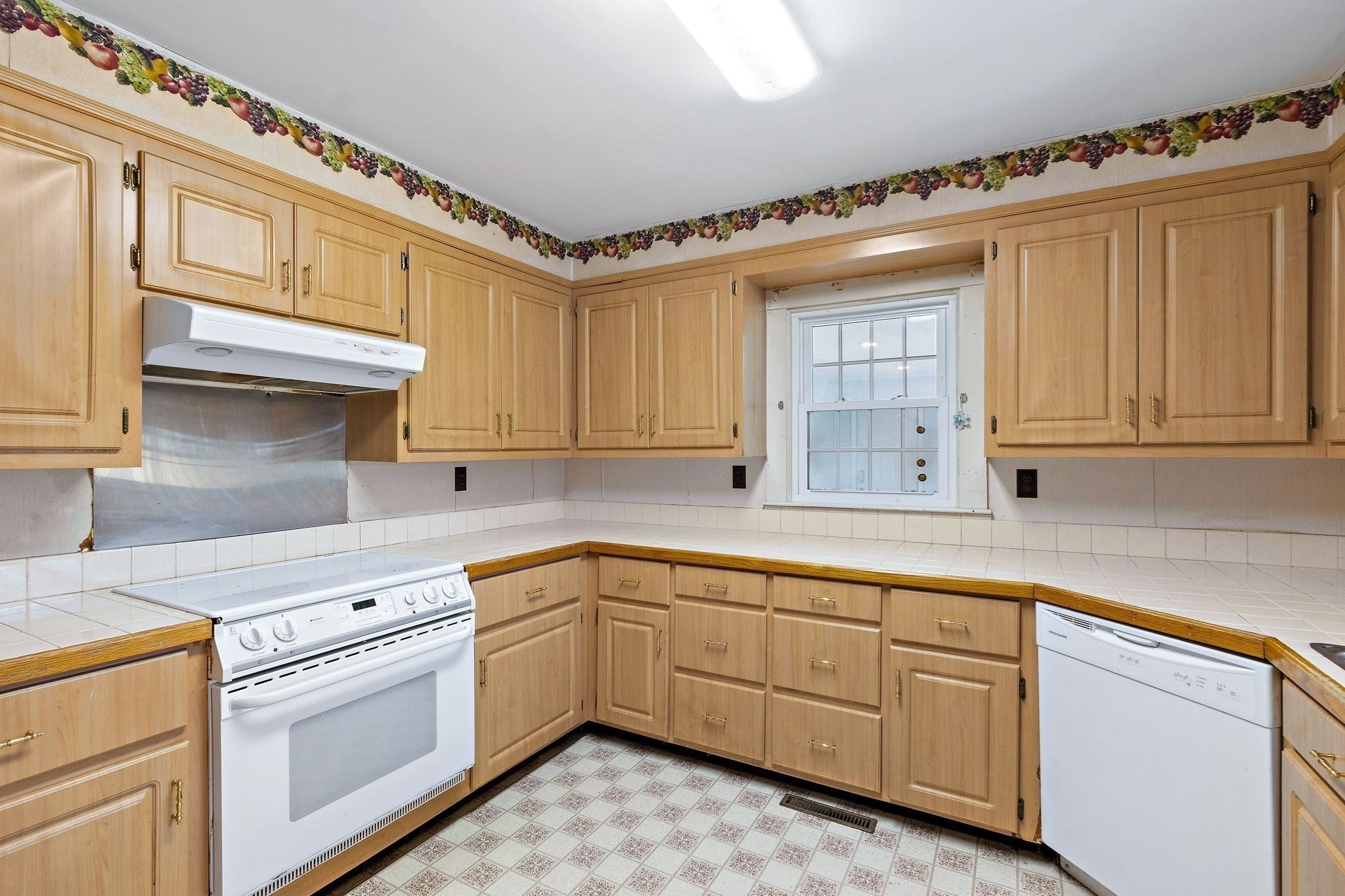 28 Lake St, Acushnet, MA, 28 Lake St, Acushnet, MA Photo #17