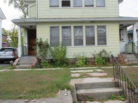 Photo of 225 -227 Beech St, Holyoke, MA 01040 (MLS # 73449254)