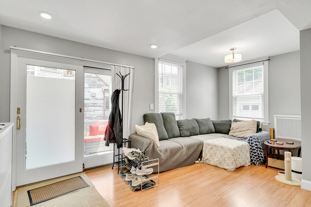 548 High St