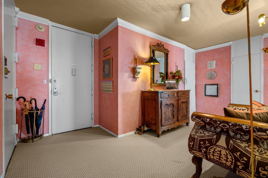 85 E India Row 18B