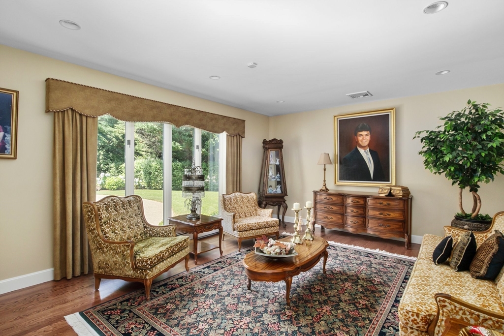 Barnstable, Massachusetts 02655, United States, 5 Bedrooms Bedrooms, ,6 BathroomsBathrooms,Residential,Active,225219