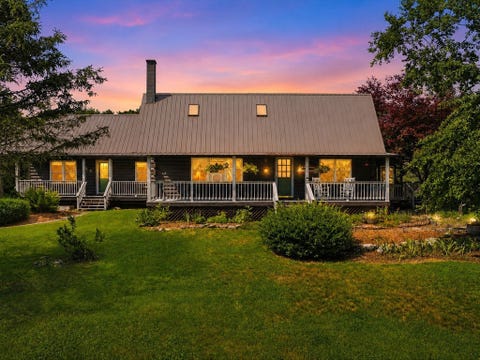 Photo of 15 Thompson Rd, Hubbardston, MA 01452 (MLS # 73562250)
