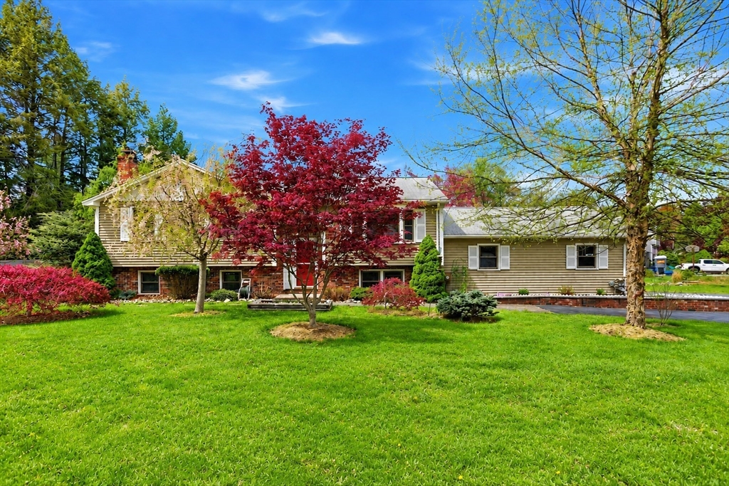2 Sandspur Ln