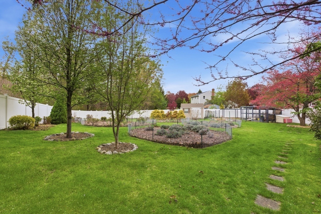 2 Sandspur Ln, North Reading, MA Photo #4