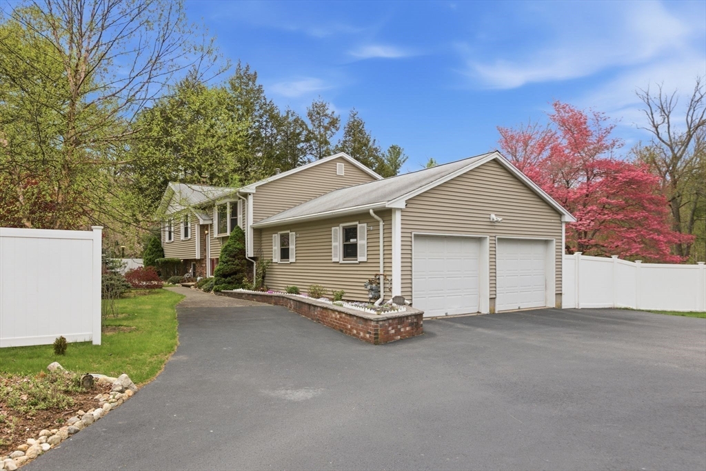 2 Sandspur Ln